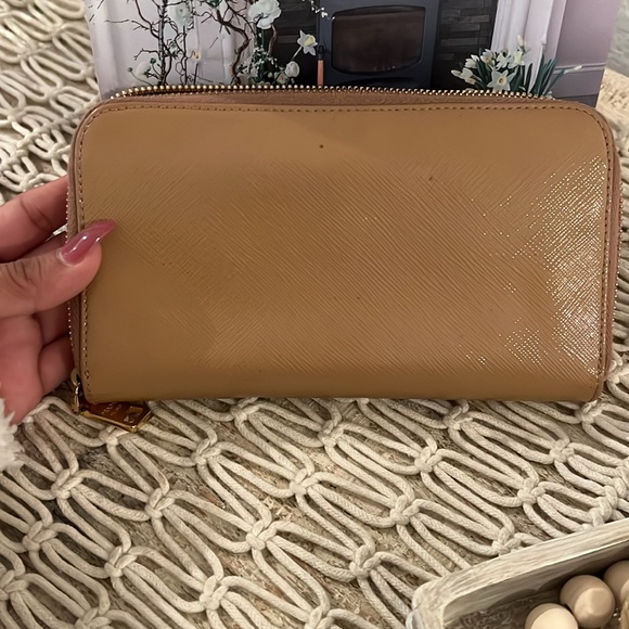 Prada zip around continental wallet - Picture 3 of 8